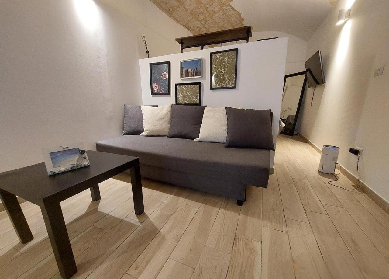 Bari Landlord 31- Old Town Apartment エクステリア 写真