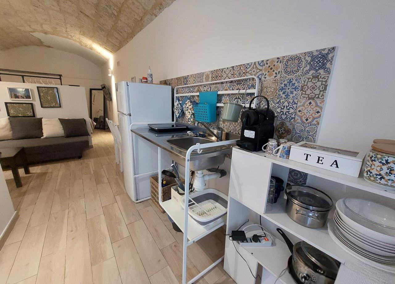 Bari Landlord 31- Old Town Apartment エクステリア 写真